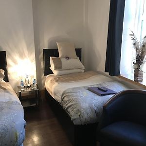 Zimmer mit zwei Einzelbetten